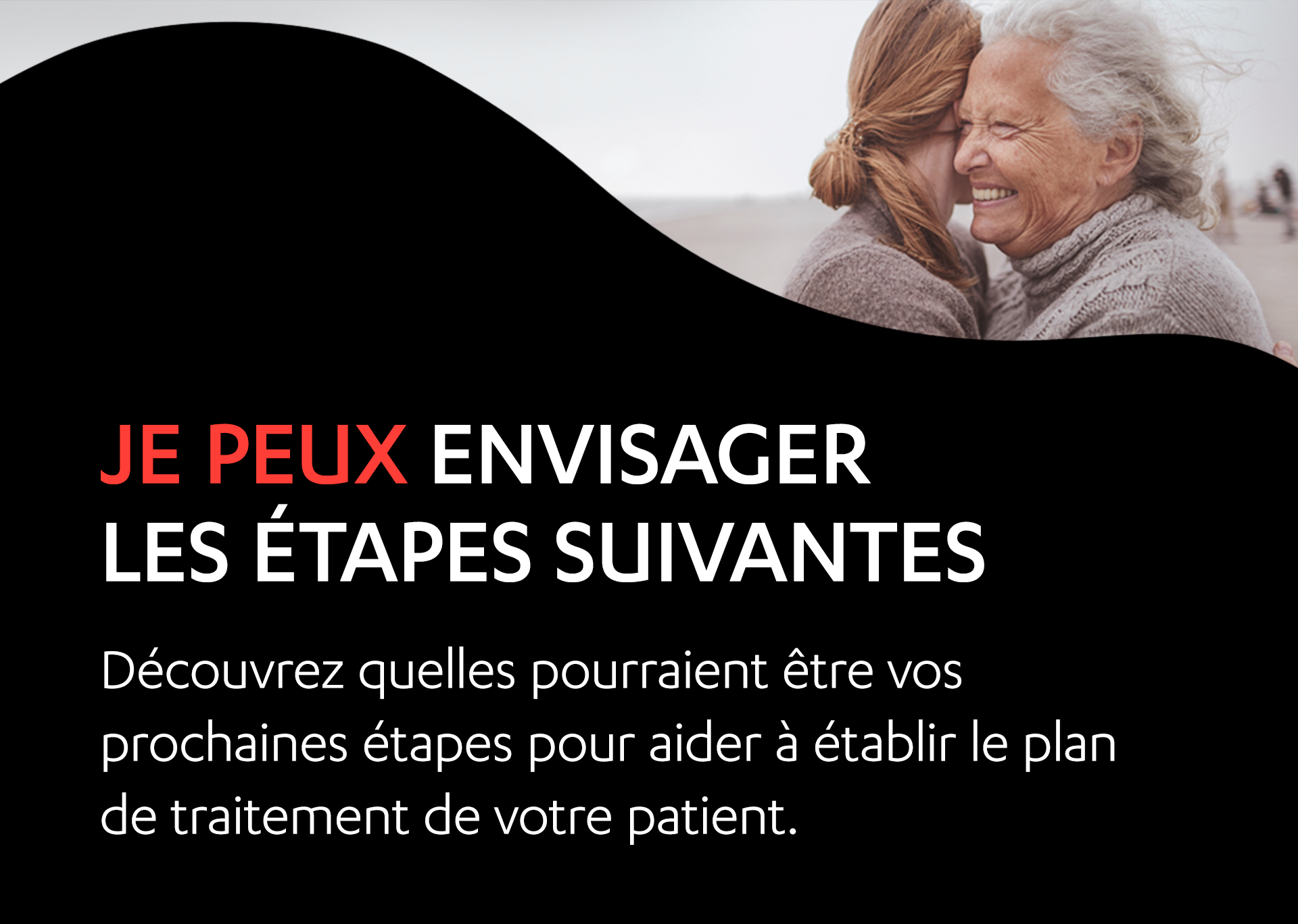 Femme âgée qui embrasse une femme plus jeune à la plage. Je peux envisager les étapes suivantes. Découvrez quelles pourraient être vos prochaines étapes pour aider à établir le plan de traitement de votre patient.
