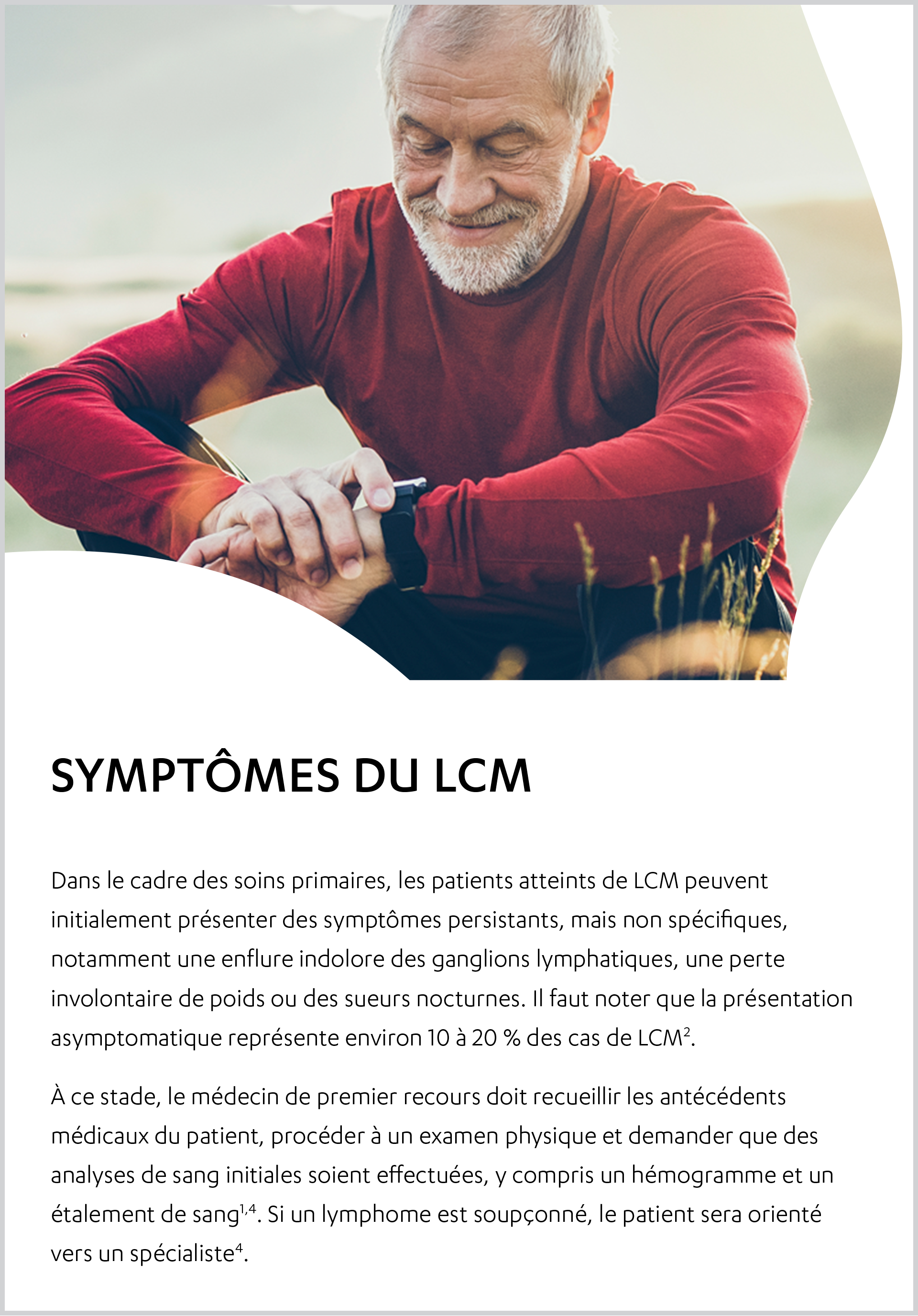 Image d’un homme âgé qui sourit et qui regarde sa montre.